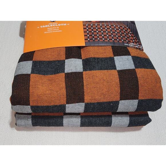 Hyde & EEK! Boutique Plaid Tablecloths 60''x104'' - Picture 2 of 7
